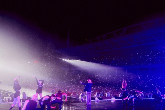 G-DRAGON charms fans with an electrifying K-Pop performance in Vietnam.