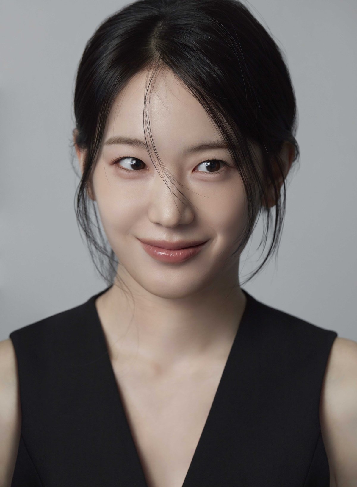 Explore the versatile appeal of South Korean actress Gyu-Ri Jang through new images
