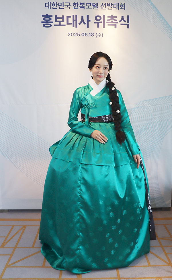 The international mission of hanbok led by singer Oh Seung-ha, highlighting cultural beauty