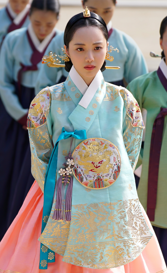 Han So-eun leaves a lasting impression with her role in SBS's drama Royal Palace.