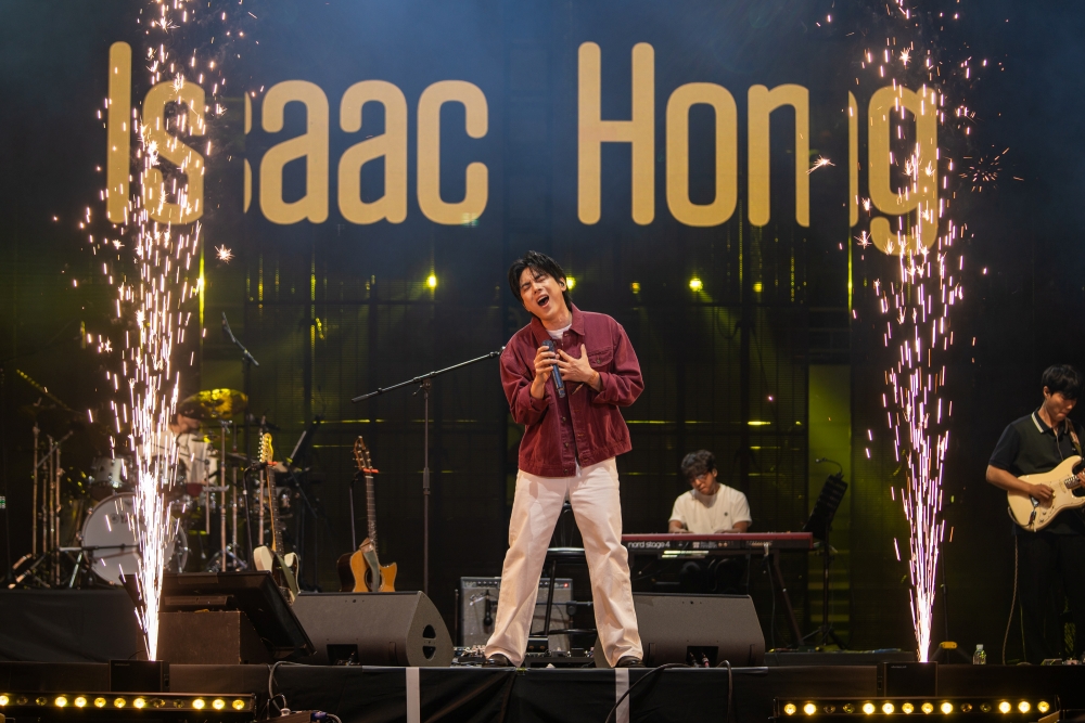 Hong Isaac mesmerizes with his performance at The 17th Seoul Jazz Festival 2025