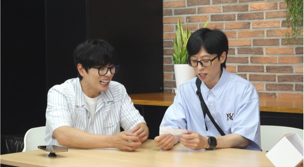 Yoo Jae-suk and Haha take on a frugality challenge in the popular show How Do You Play.
