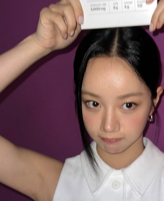 Kpop actress Hyeri updates fans with captivating images featuring her healthy image.