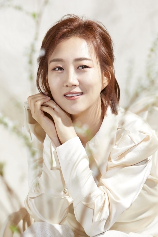 Jang Yoon Jeong transforms the trot scene with innovative concert plans.