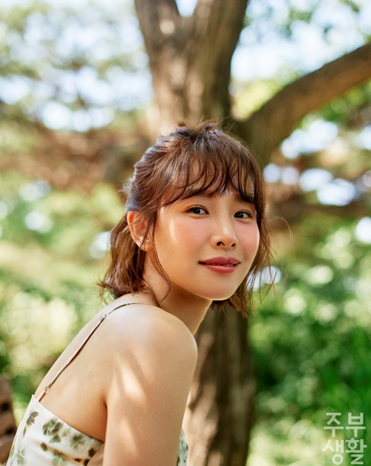 Jo Yoon-hee in nature-inspired backgrounds with vivid summer styles