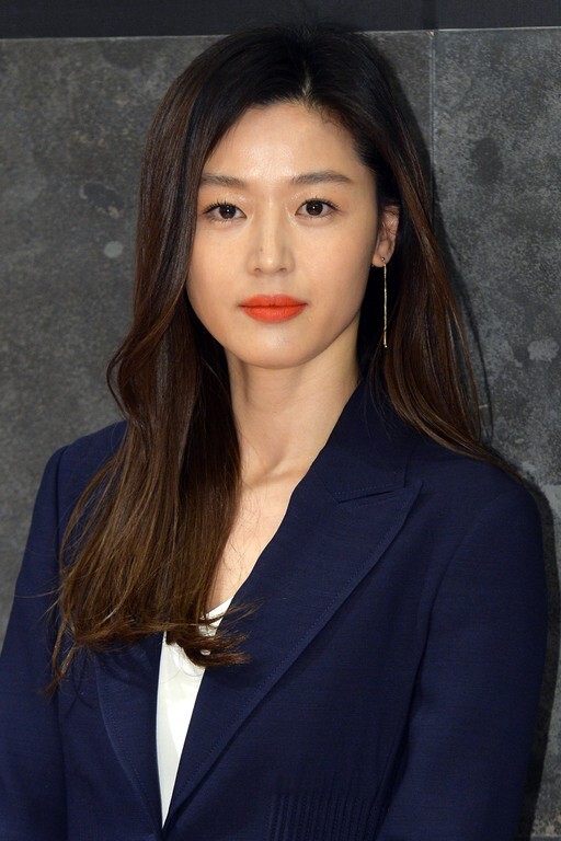 Jun Ji hyuns transition from Ieum Hashtag and her upcoming projects.