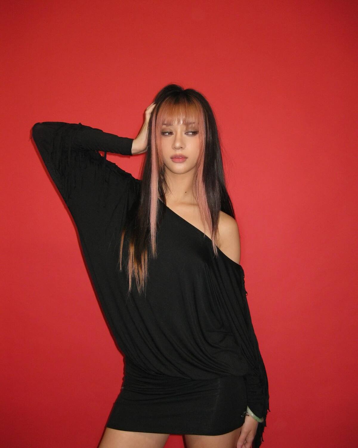 KATSEYE's Megan announces she is bisexual during a live broadcast to supportive fans