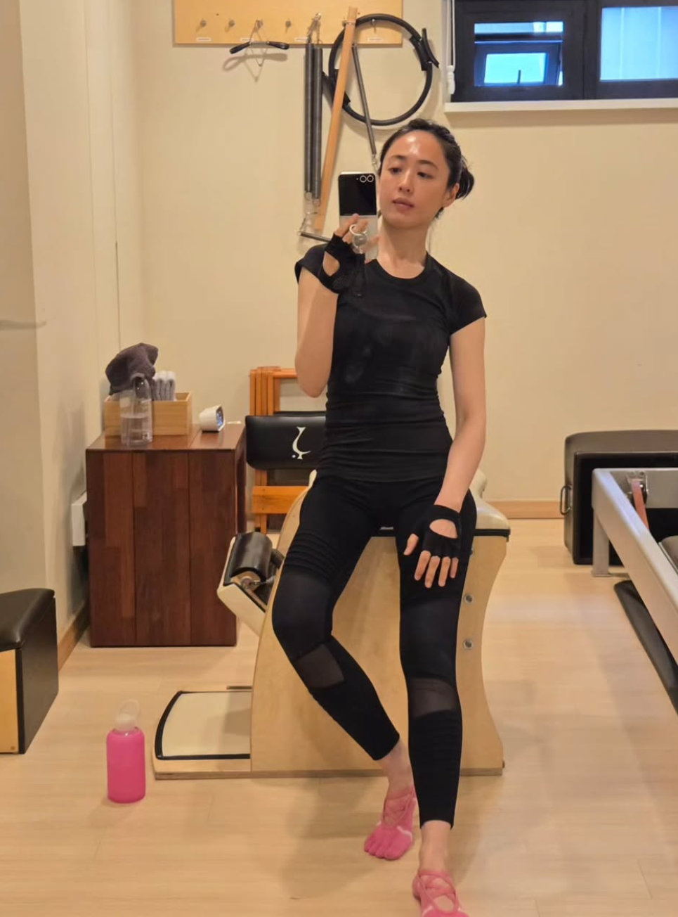 Kim Min Jung shares her secrets to fitness and ageless beauty in recent updates