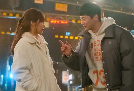 Lee Jun-young and Jung Eun-ji grow closer in the drama 24hr Fitness Club