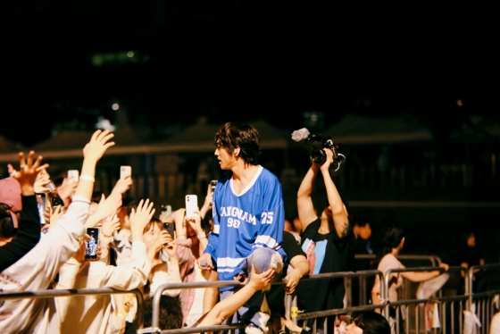 Catch Lee Seung Yoon at Korean universities electrifying students with his music