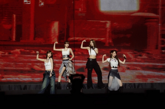 K-pop sensation LE SSERAFIM sets the stage ablaze at 2025 Weverse Con Festival