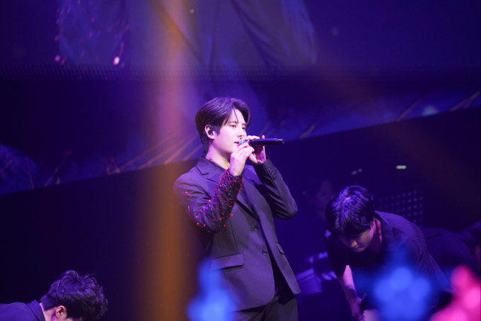 Explore the vibrant energy of Nu.Na.Show, a must-experience live trot concert.