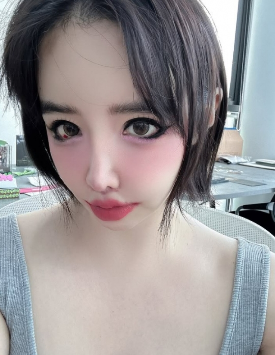 Park Bom from 2NE1 shares photos that alarm fans with visible eye health symptoms