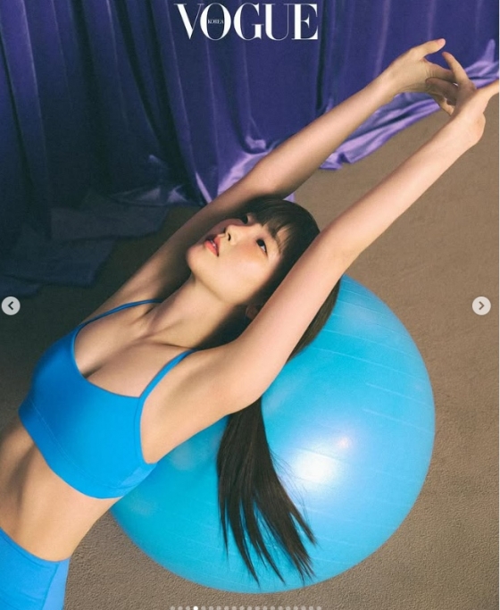 Park So-dam displays her Pilates skills while wearing a striking blue outfit