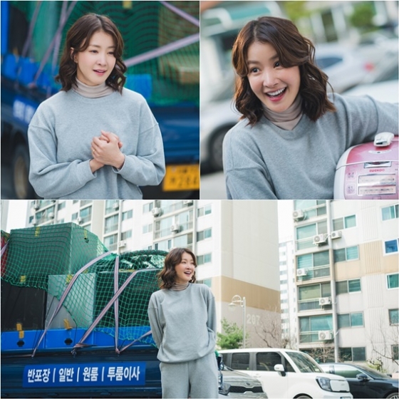 Lee Si-young stars in ENA's new drama 'Salon de Holmes' blending humor and mystery.