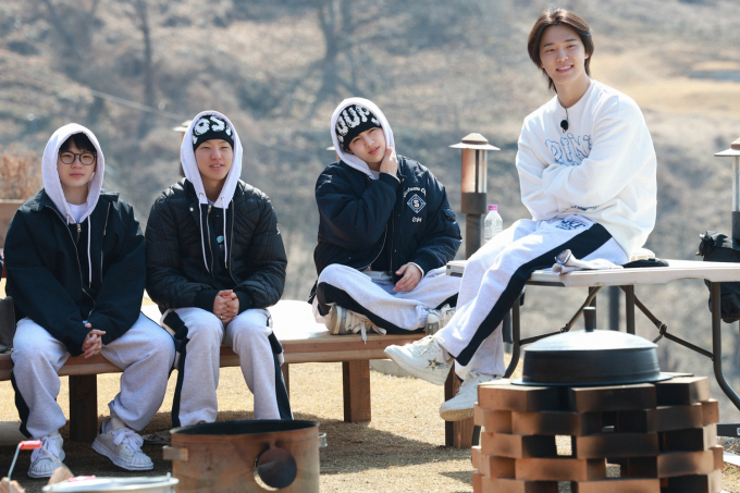 NANA bnb with SEVENTEEN features fun moments with Na Young-seok PD and SEVENTEEN on Disney+.