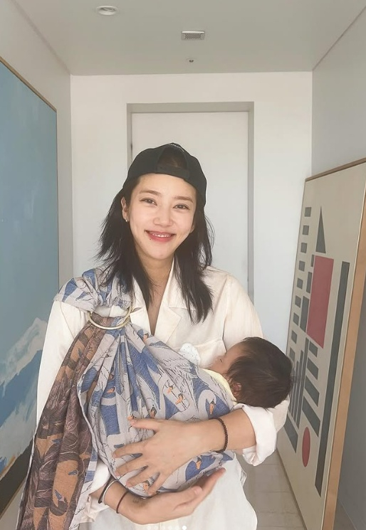 Son Dam-bi cradling daughter Hei in heartwarming photo sharing motherhood joy