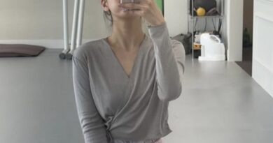 Suzy Shines in Ballet Practice: An Iconic Blend of Grace and Charm
