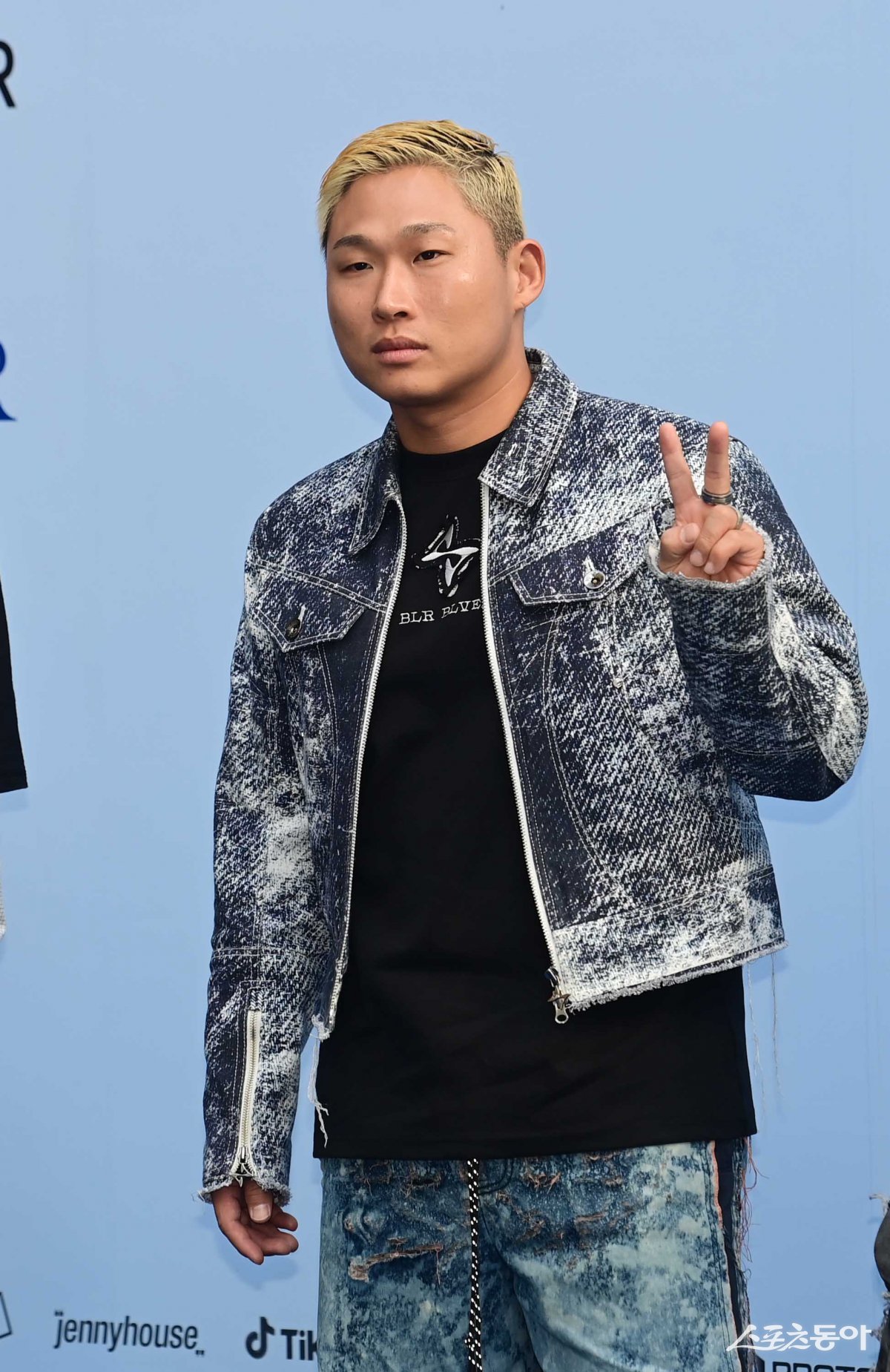 Swings, the acclaimed rapper, shares a video showcasing his recent weight change that grabs attention