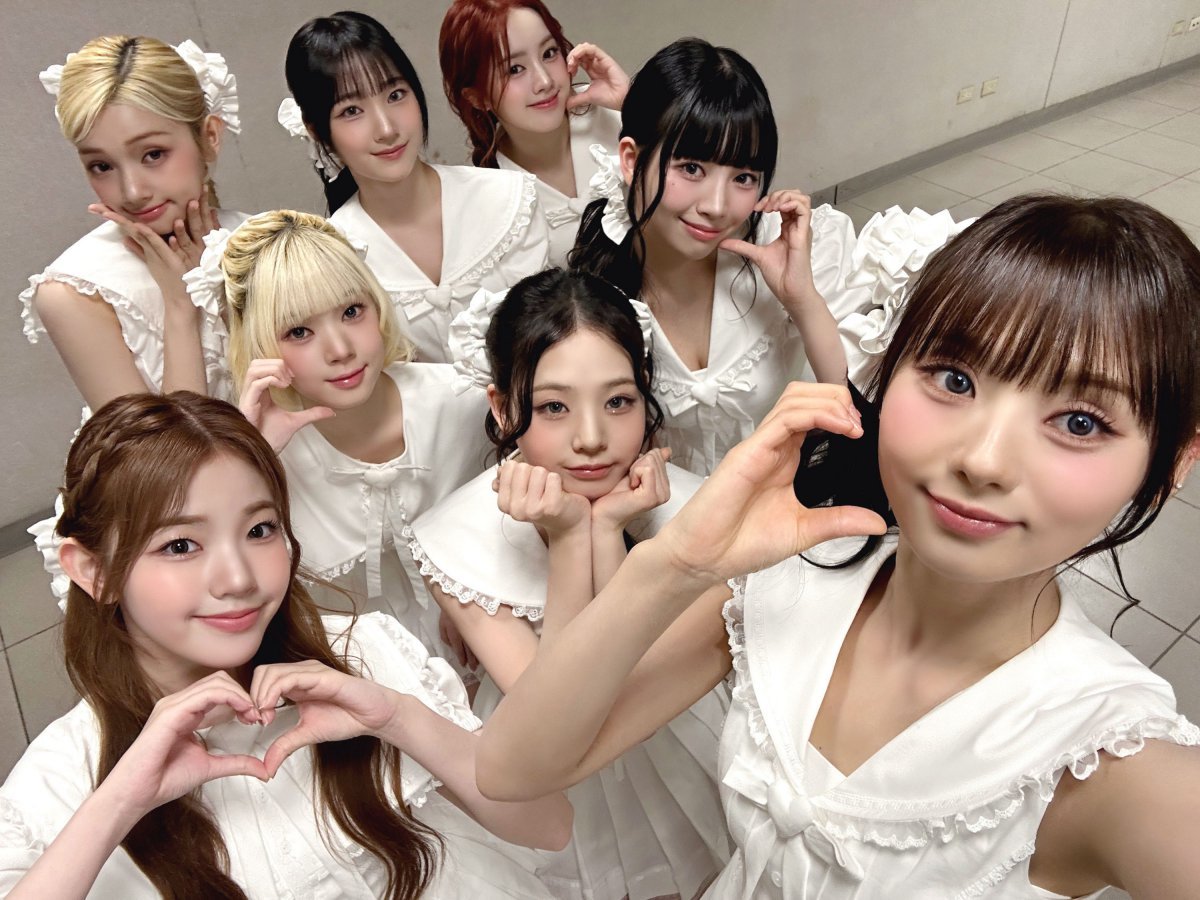 K-pop group UNIS performs in Taiwan with captivating songs and vibrant energy