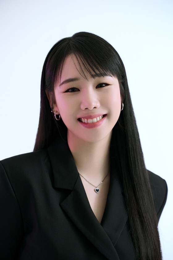 U Sung-eun joins JG Star showcasing her deep vocal talent