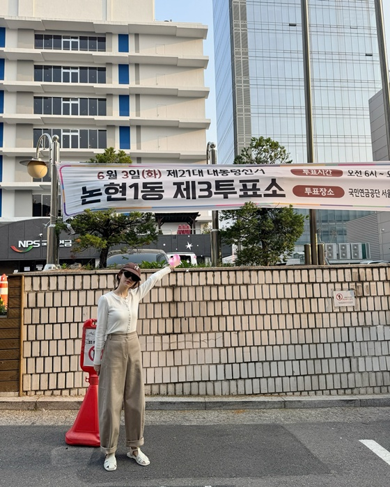 Actress Yoon Eunhye encourages citizens to vote in presidential election