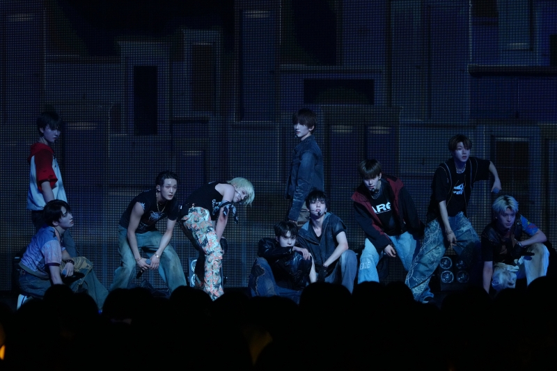 The Tokyo concert of Xdinary Heroes features captivating performances.